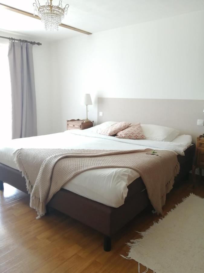 Guesthouse La Maison De Fille 디에스트 외부 사진